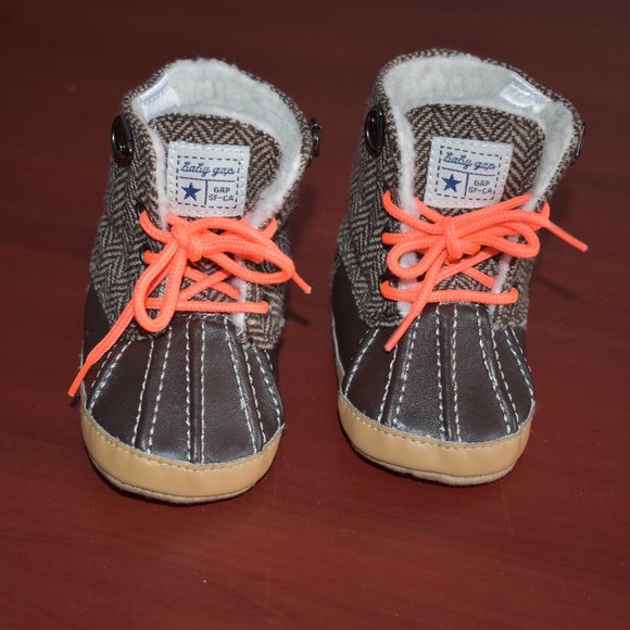 Baby Gap Duck Boots Brown Soft Sole with Bright Orange Shoelaces Size 6-12 M - Picture 1 of 8